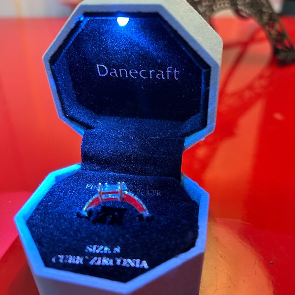 Zirconia Ring, Fine Silver Plate, Danecraft, Jewerly Box with LED light! Size 8. - Picture 3 of 8